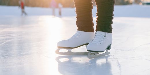 Eislaufschuhe auf Eis
